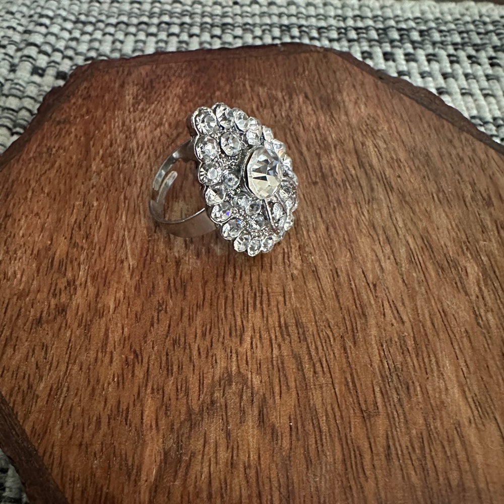Elegant Silver Crystal Ring
